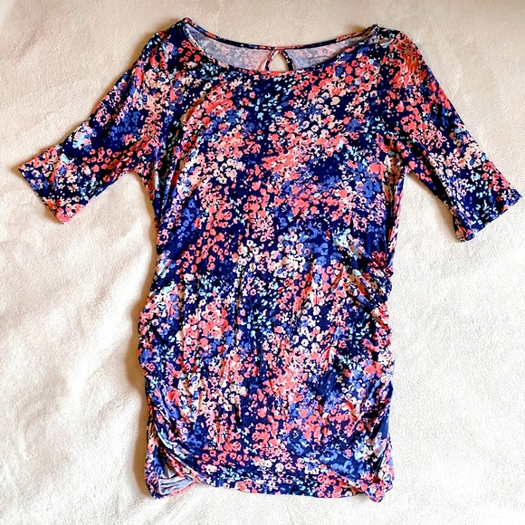 3/$15!💗 Beautiful floral maternity shirt, Medium - Picture 1 of 5